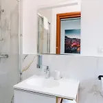 Angela's - 10 Minutes From Πανσιόν 3*
